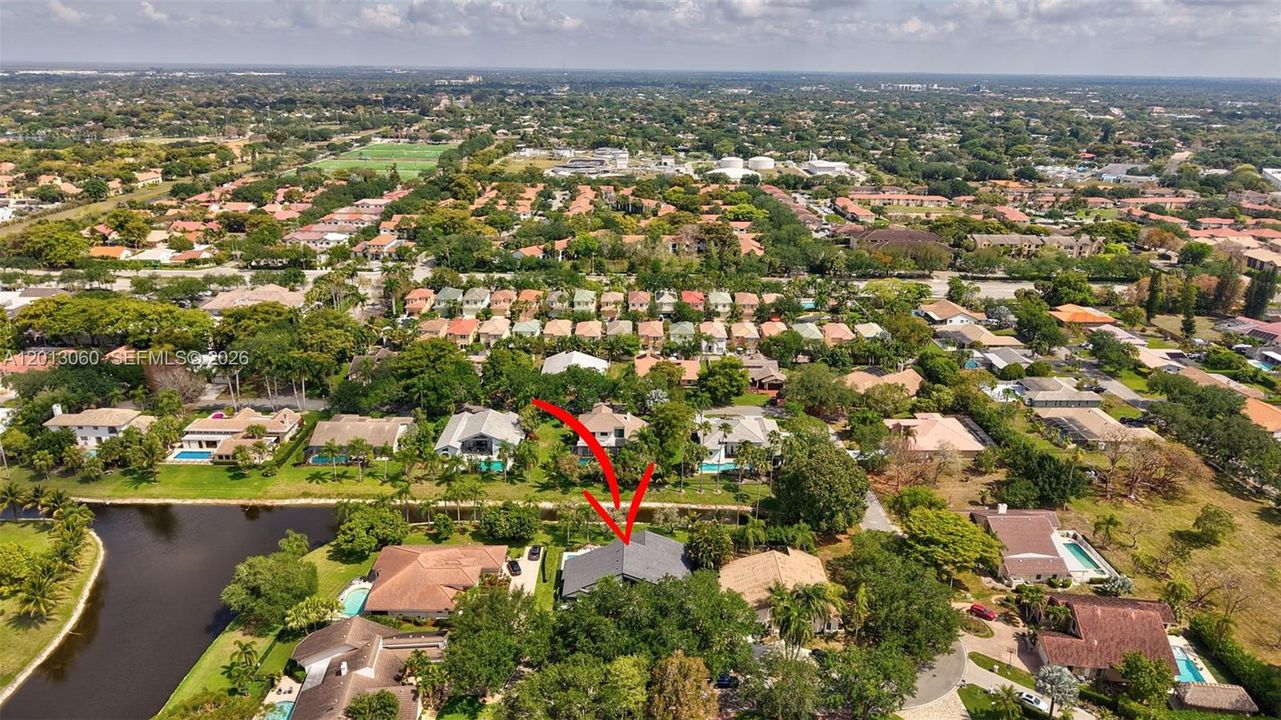 Activo con contrato: $885,000 (4 camas, 3 baños, 2804 Pies cuadrados)