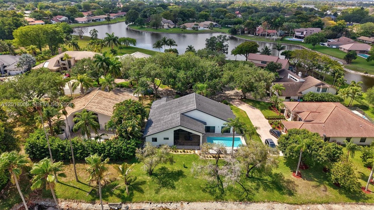 Activo con contrato: $885,000 (4 camas, 3 baños, 2804 Pies cuadrados)