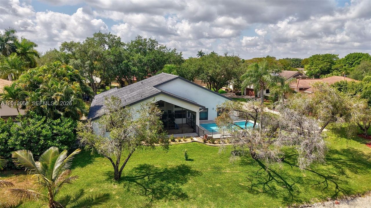 Activo con contrato: $885,000 (4 camas, 3 baños, 2804 Pies cuadrados)