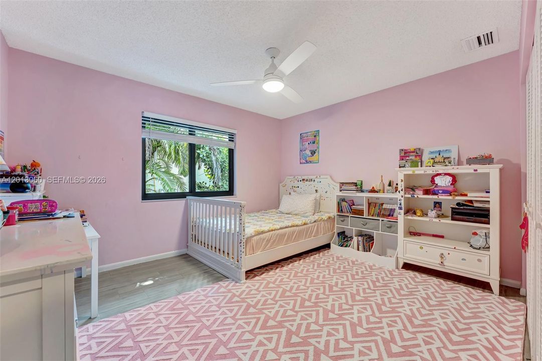 Activo con contrato: $885,000 (4 camas, 3 baños, 2804 Pies cuadrados)