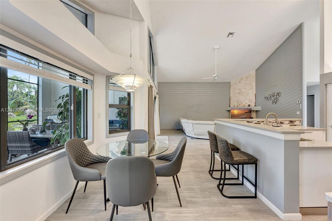 Activo con contrato: $885,000 (4 camas, 3 baños, 2804 Pies cuadrados)