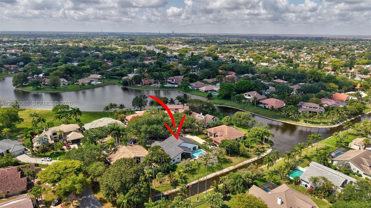 Activo con contrato: $885,000 (4 camas, 3 baños, 2804 Pies cuadrados)