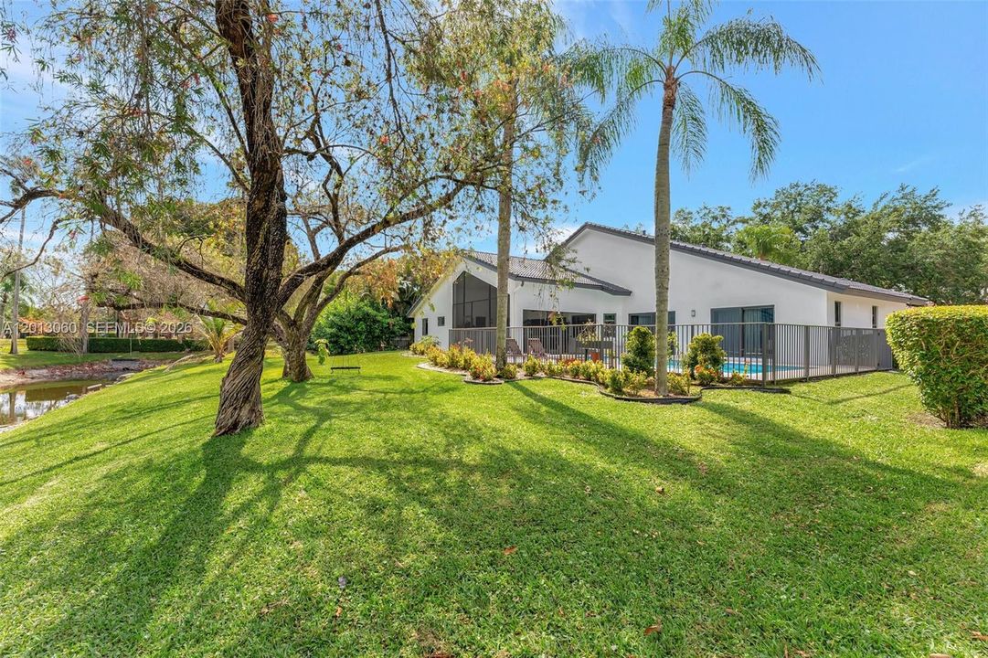 Activo con contrato: $885,000 (4 camas, 3 baños, 2804 Pies cuadrados)