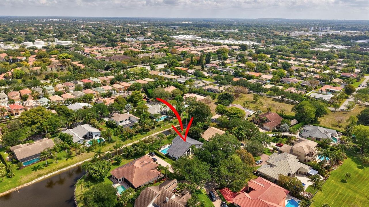 Activo con contrato: $885,000 (4 camas, 3 baños, 2804 Pies cuadrados)