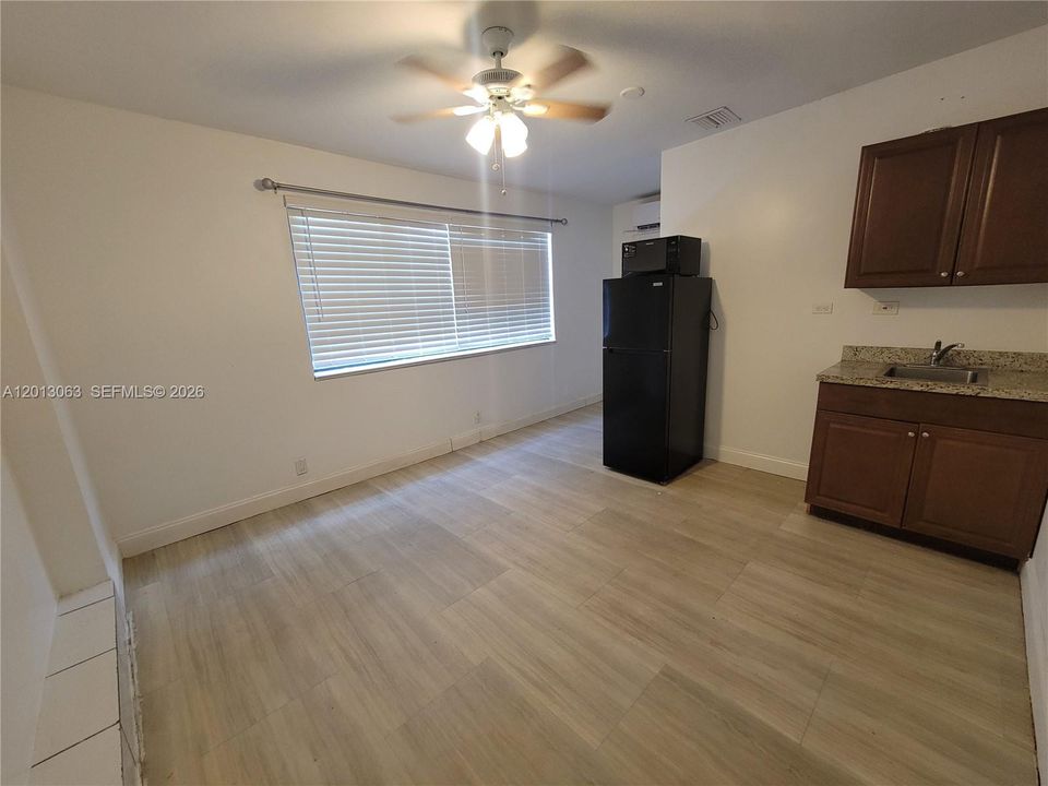 В аренду: $1,200 (0 спален, 1 ванн, 1611 Квадратных фут)