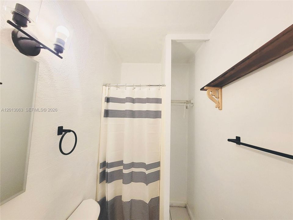 В аренду: $1,200 (0 спален, 1 ванн, 1611 Квадратных фут)