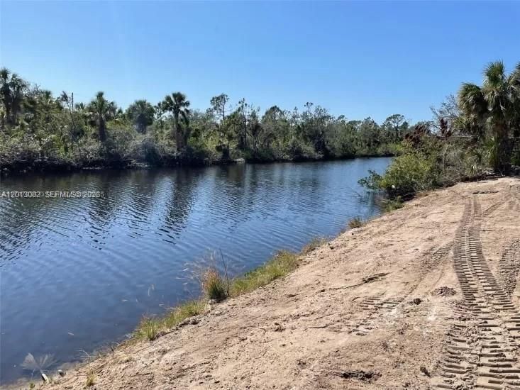 На продажу: $40,000 (0.23 acres)