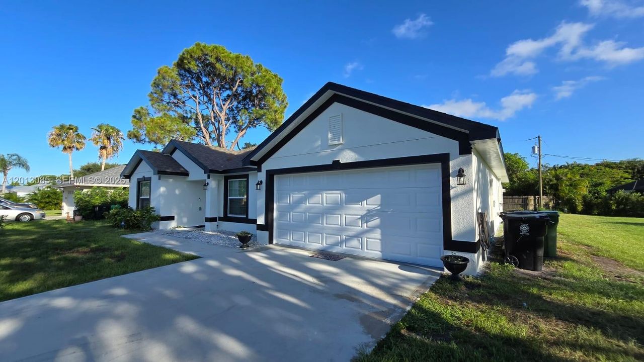 For Sale: $500,000 (4 beds, 2 baths, 1908 Square Feet)