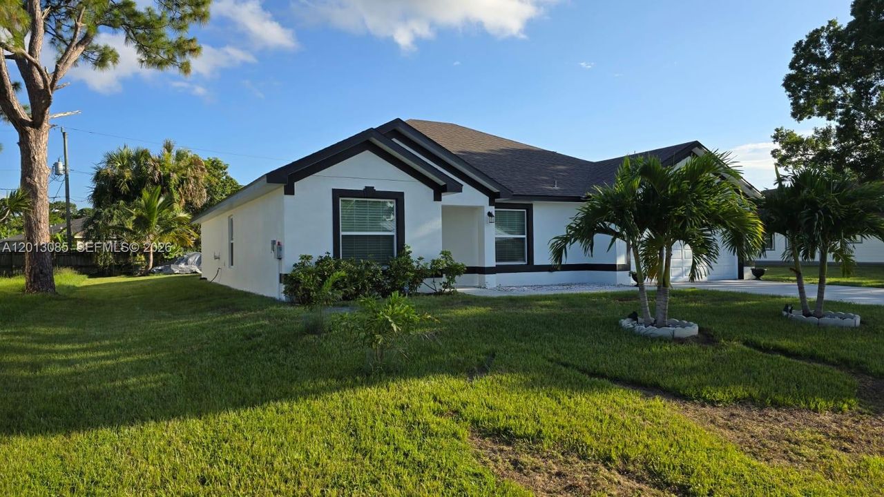 For Sale: $500,000 (4 beds, 2 baths, 1908 Square Feet)