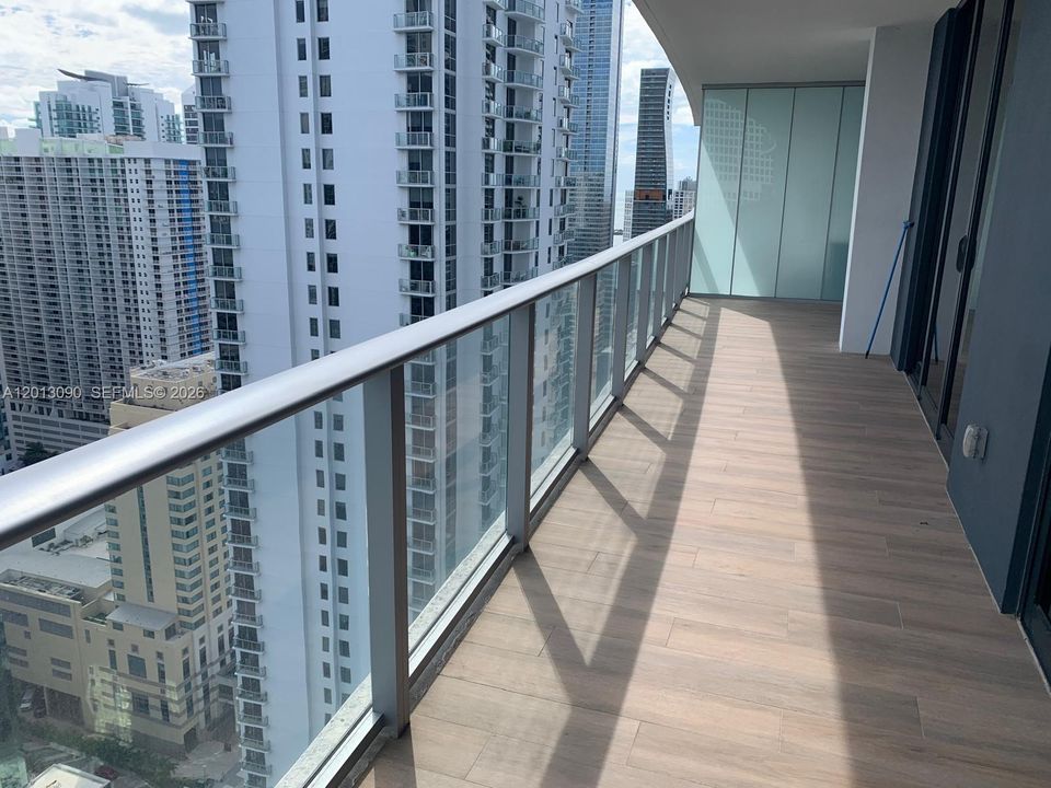 For Sale: $1,190,000 (2 beds, 3 baths, 1325 Square Feet)