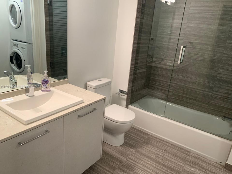 For Sale: $1,190,000 (2 beds, 3 baths, 1325 Square Feet)
