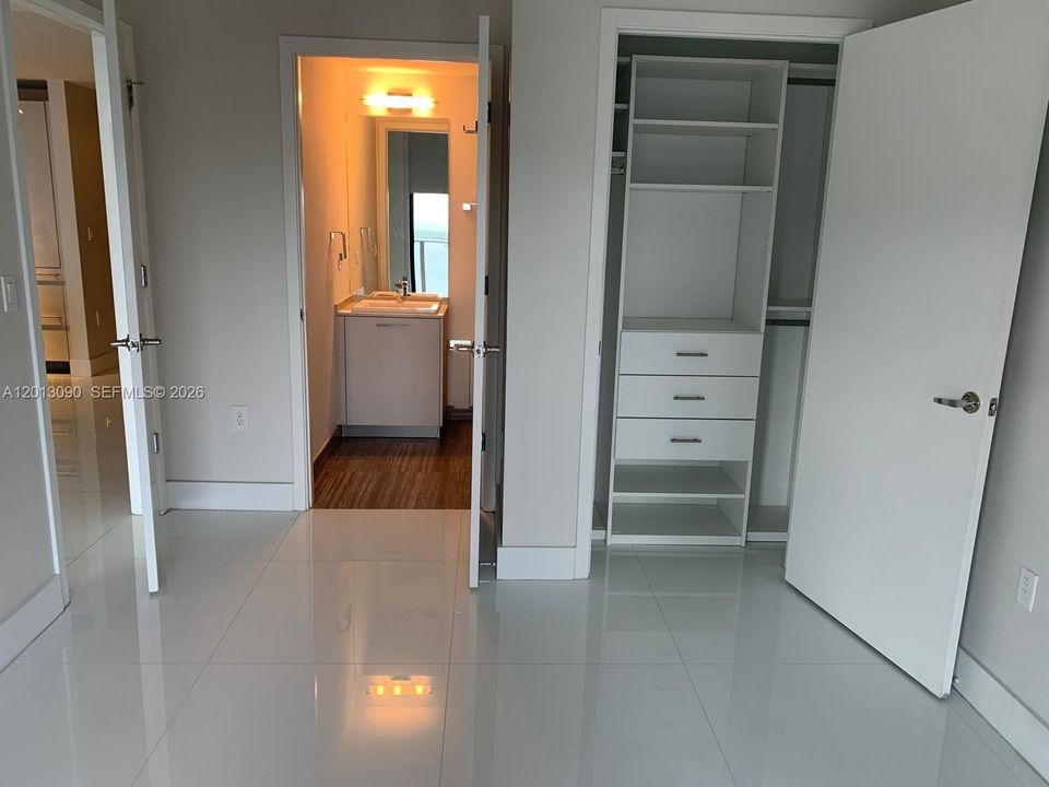 For Sale: $1,190,000 (2 beds, 3 baths, 1325 Square Feet)