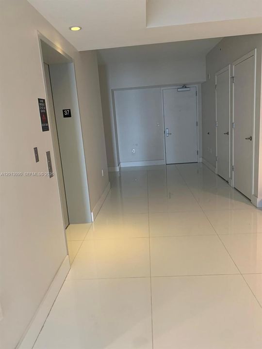For Sale: $1,190,000 (2 beds, 3 baths, 1325 Square Feet)