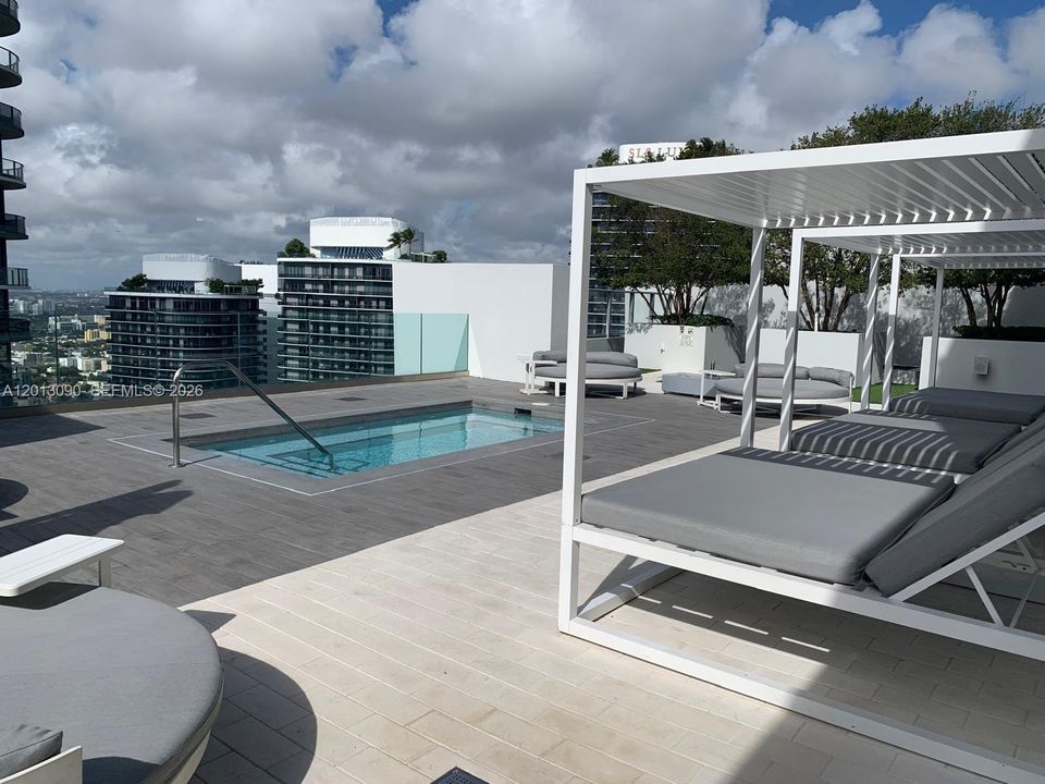 For Sale: $1,190,000 (2 beds, 3 baths, 1325 Square Feet)