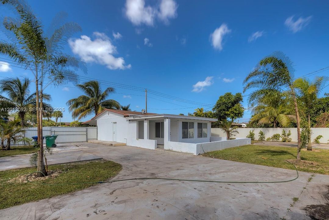 For Rent: $4,800 (6 beds, 2 baths, 1491 Square Feet)