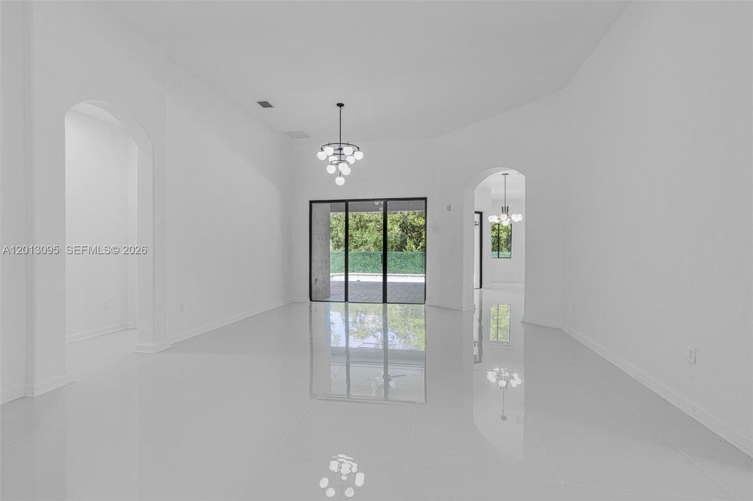 For Rent: $7,500 (5 beds, 4 baths, 3061 Square Feet)