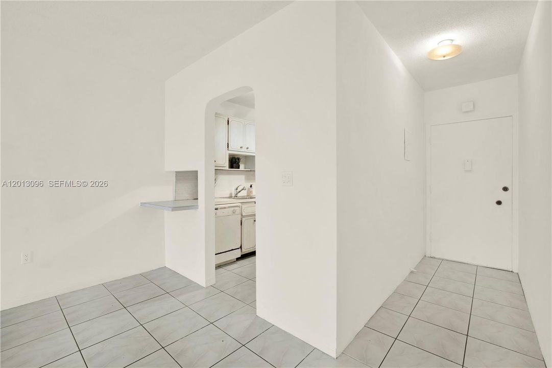 На продажу: $120,000 (2 спален, 2 ванн, 920 Квадратных фут)