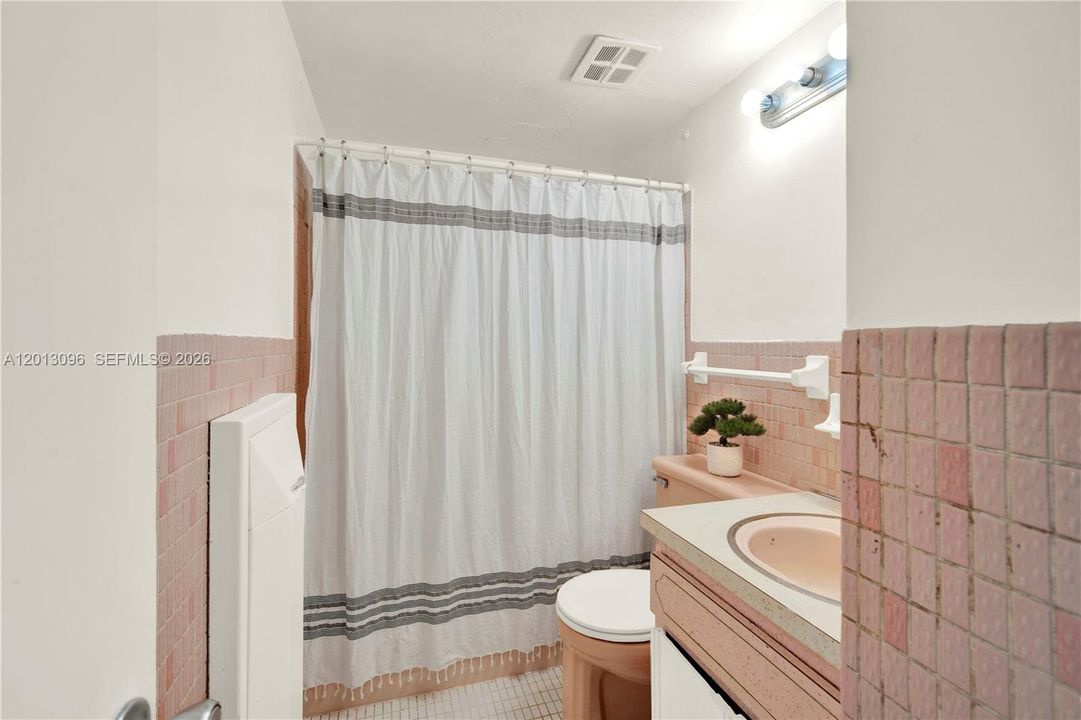 На продажу: $120,000 (2 спален, 2 ванн, 920 Квадратных фут)