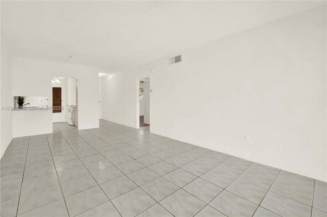 На продажу: $120,000 (2 спален, 2 ванн, 920 Квадратных фут)