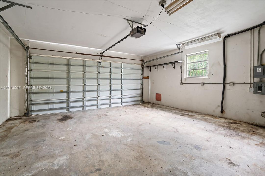 Active With Contract: $550,000 (4 beds, 2 baths, 1824 Square Feet)