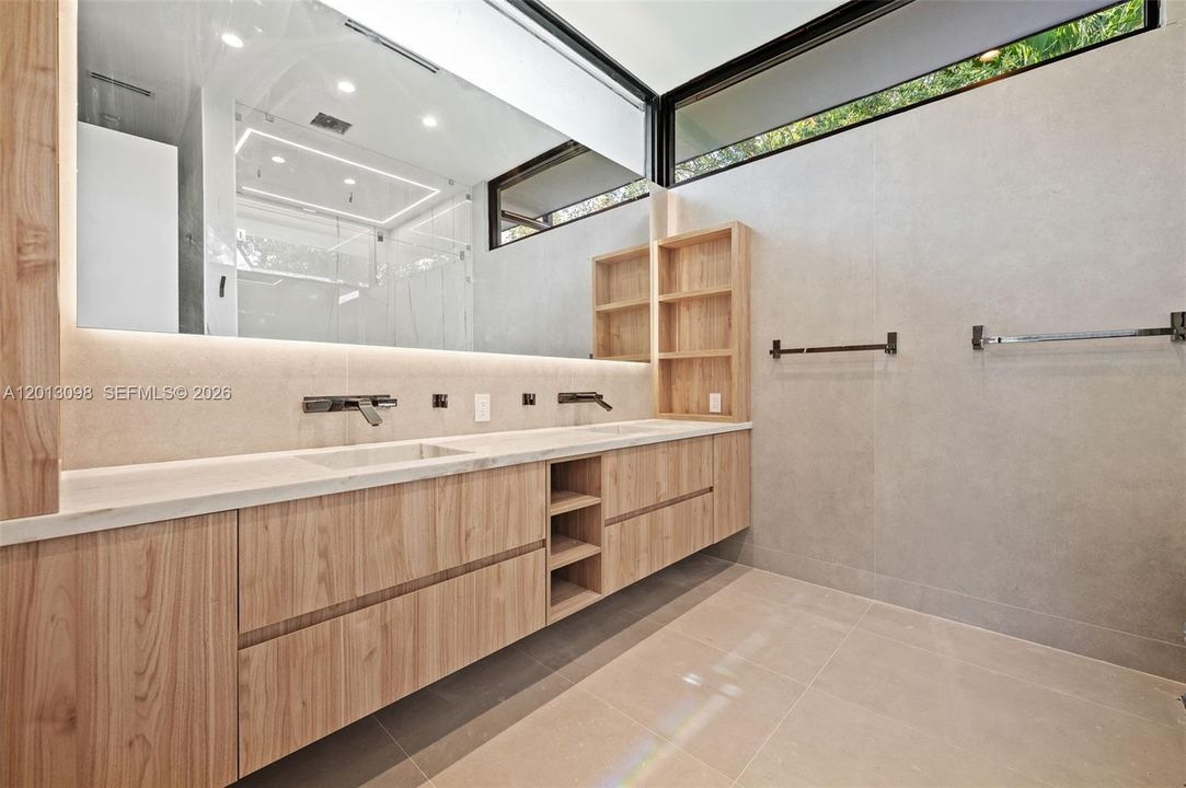 En Venta: $8,750,000 (6 camas, 7 baños, 6936 Pies cuadrados)