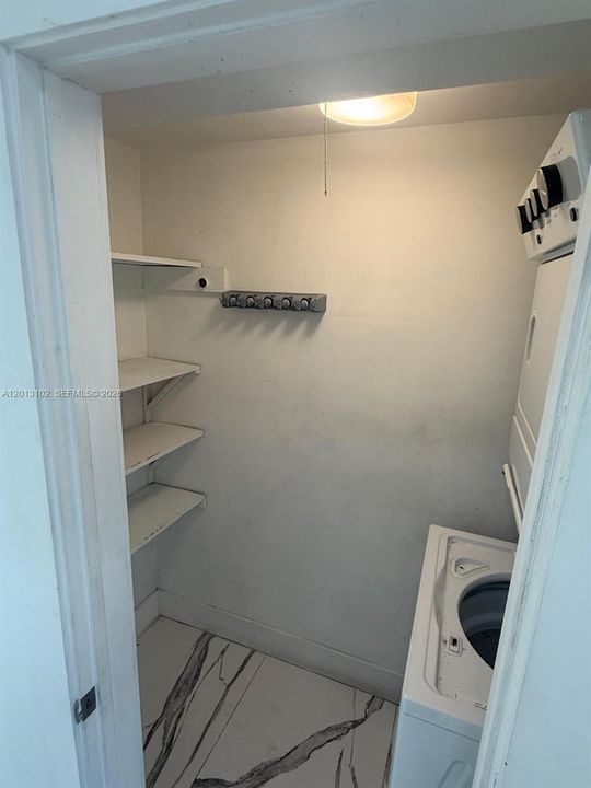 Activo con contrato: $649,000 (5 camas, 3 baños, 1870 Pies cuadrados)