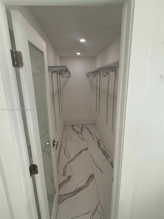 Activo con contrato: $649,000 (5 camas, 3 baños, 1870 Pies cuadrados)