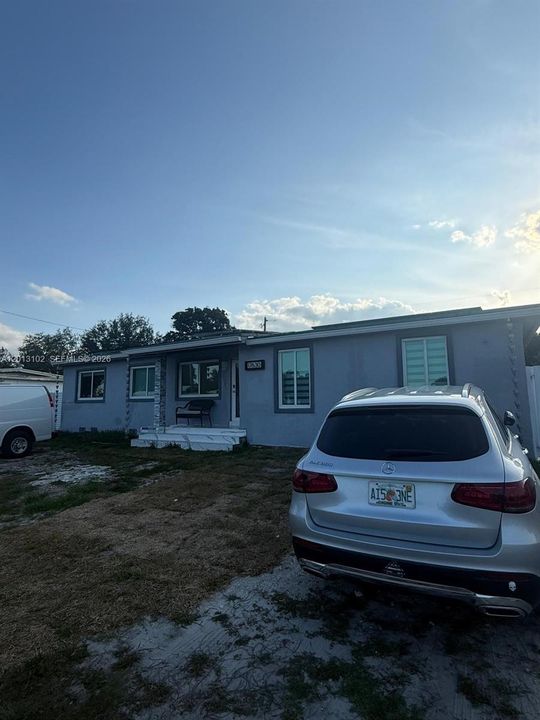 Activo con contrato: $649,000 (5 camas, 3 baños, 1870 Pies cuadrados)