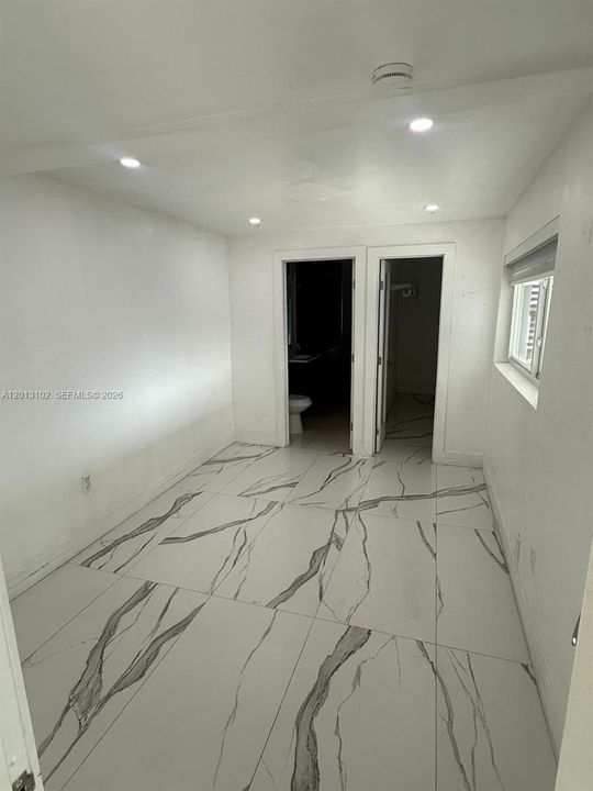 Activo con contrato: $649,000 (5 camas, 3 baños, 1870 Pies cuadrados)