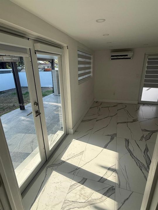 Activo con contrato: $649,000 (5 camas, 3 baños, 1870 Pies cuadrados)
