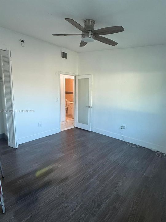 Activo con contrato: $649,000 (5 camas, 3 baños, 1870 Pies cuadrados)