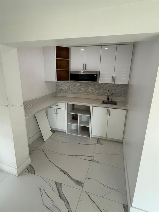 Activo con contrato: $649,000 (5 camas, 3 baños, 1870 Pies cuadrados)