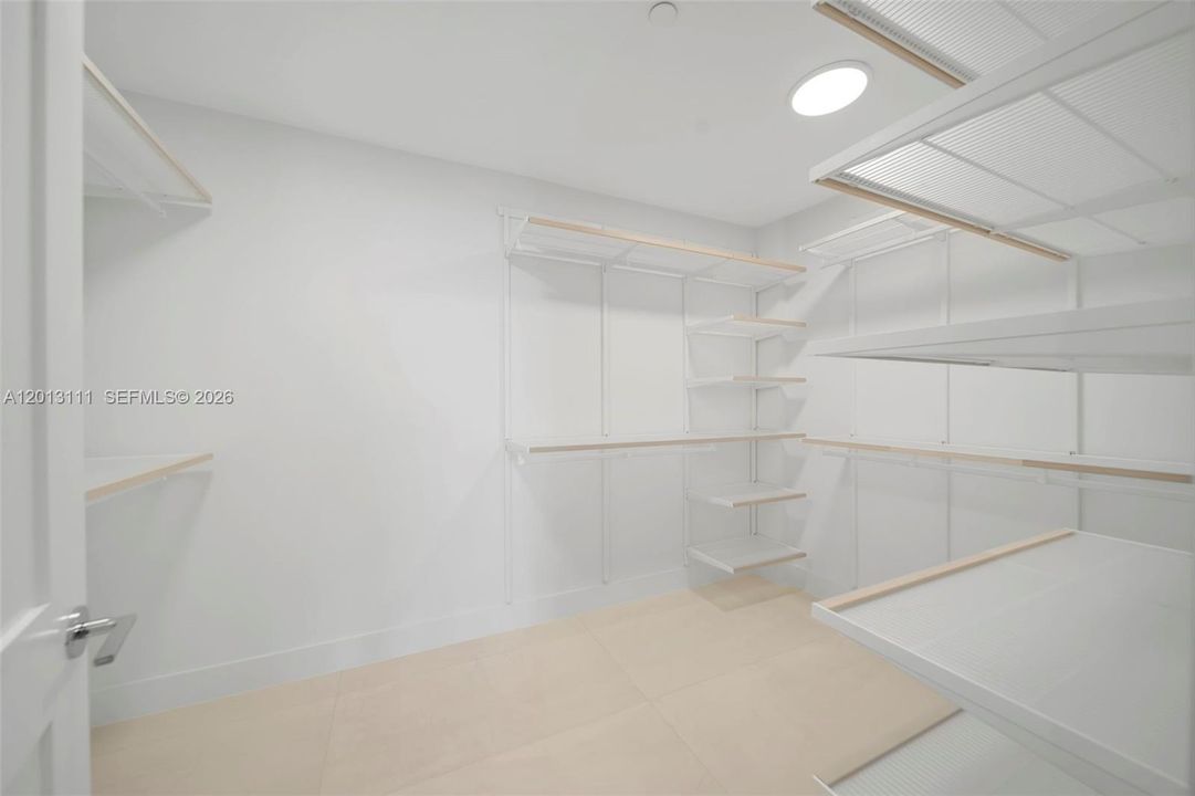 В аренду: $15,000 (2 спален, 3 ванн, 2315 Квадратных фут)