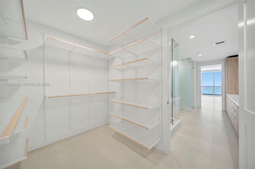 В аренду: $15,000 (2 спален, 3 ванн, 2315 Квадратных фут)