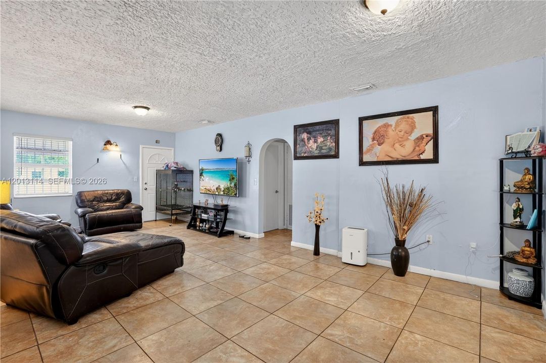 Activo con contrato: $480,000 (3 camas, 3 baños, 1476 Pies cuadrados)