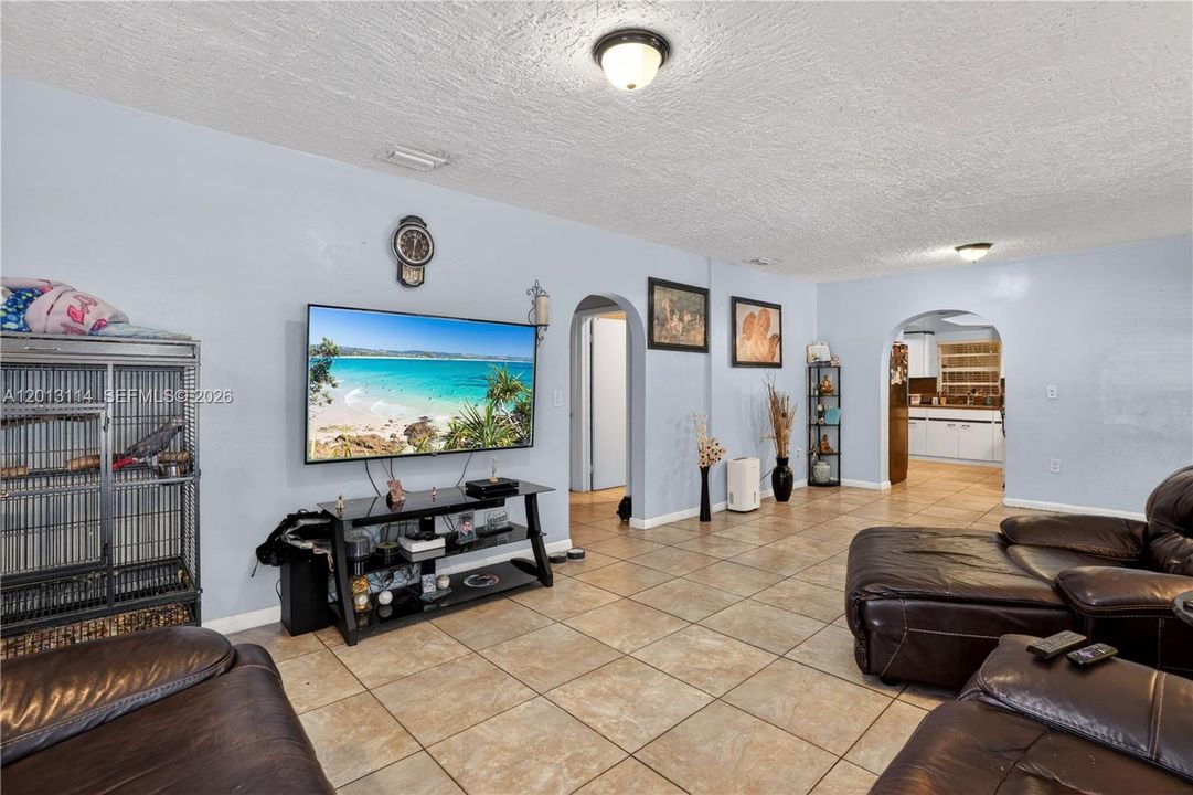 Activo con contrato: $480,000 (3 camas, 3 baños, 1476 Pies cuadrados)