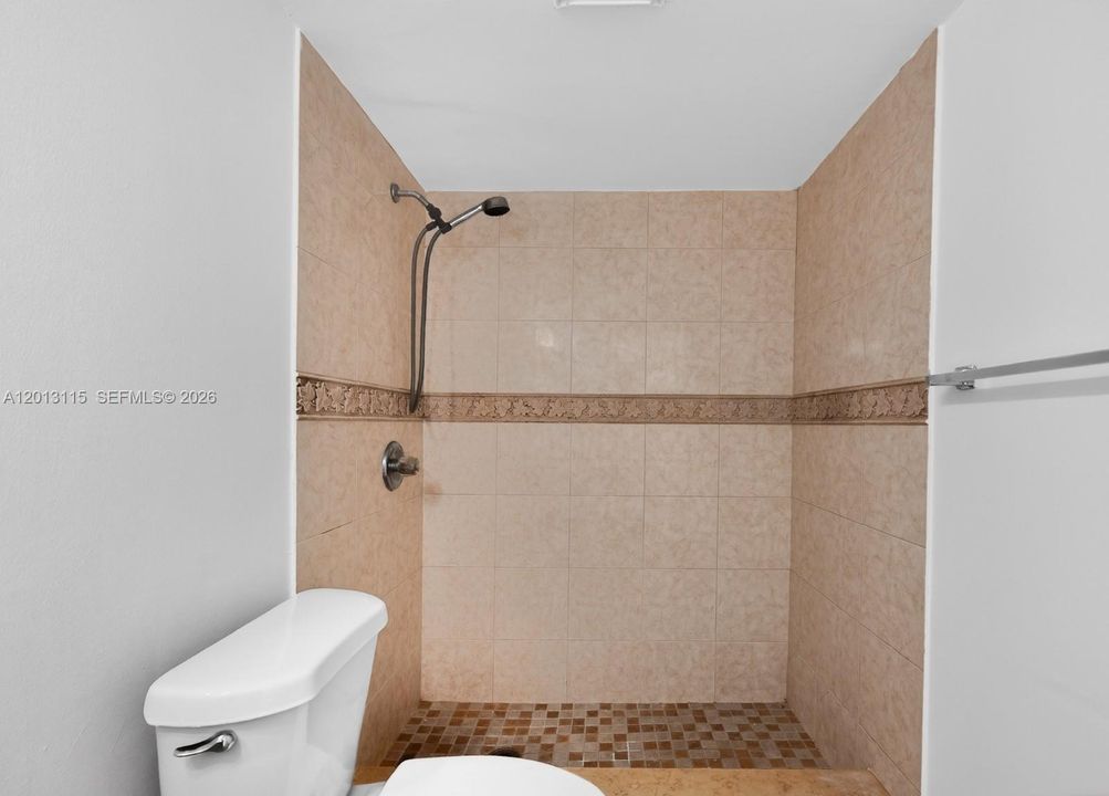 Activo con contrato: $1,890 (3 camas, 2 baños, 966 Pies cuadrados)
