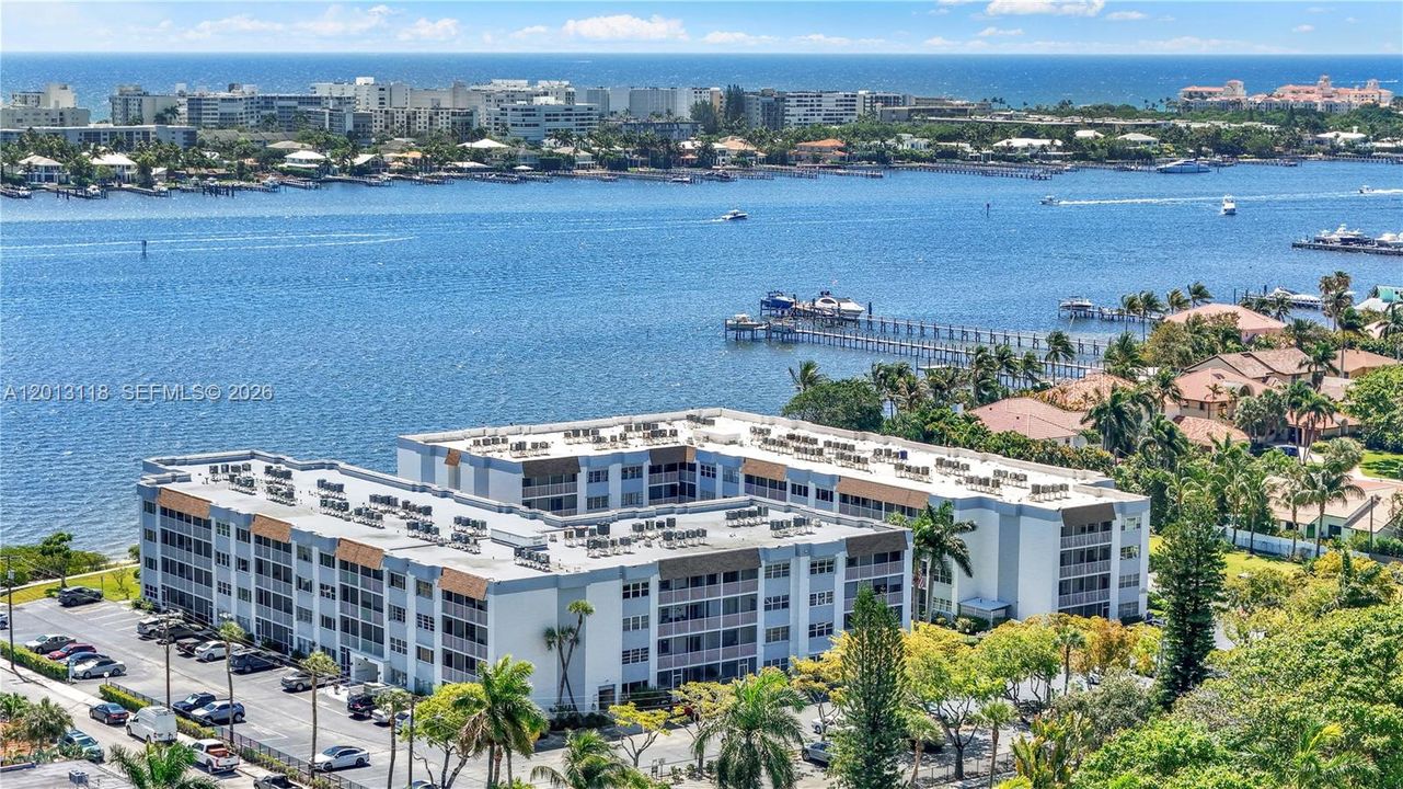 На продажу: $215,000 (2 спален, 2 ванн, 1155 Квадратных фут)