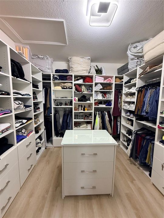 En Renta: $5,800 (4 camas, 3 baños, 2650 Pies cuadrados)