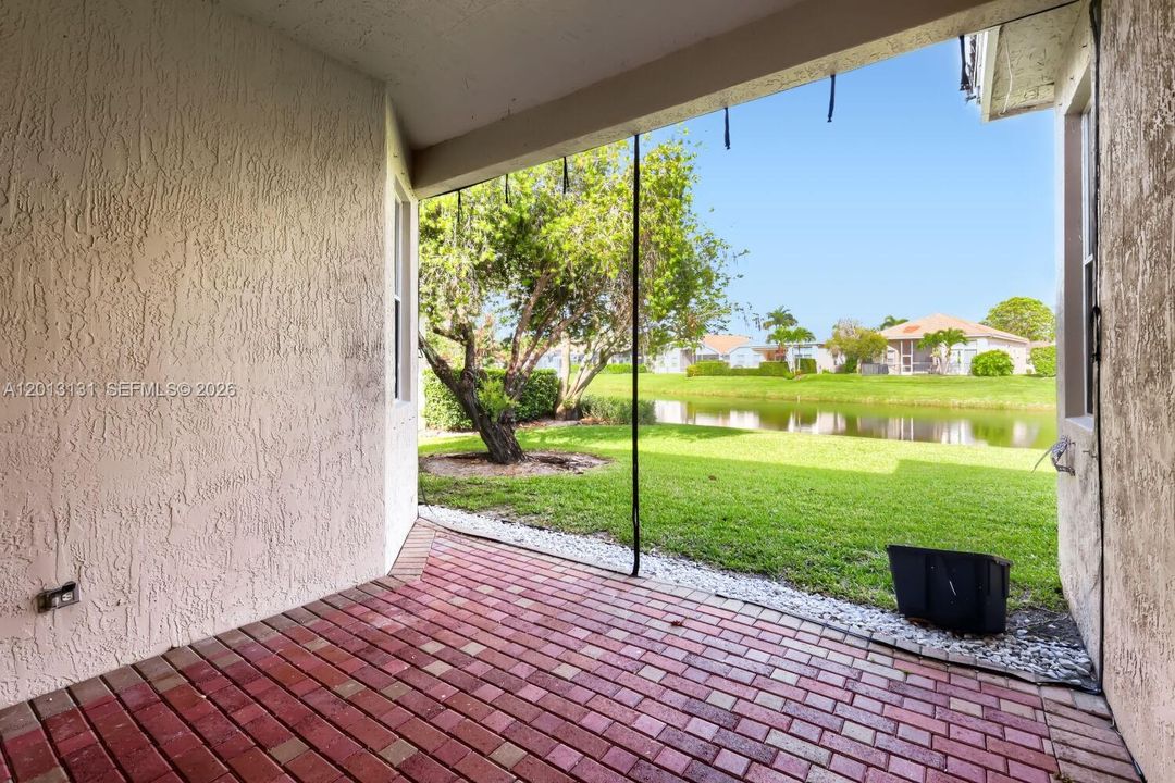 En Venta: $709,900 (4 camas, 3 baños, 2817 Pies cuadrados)