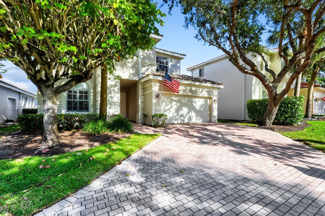 En Venta: $709,900 (4 camas, 3 baños, 2817 Pies cuadrados)