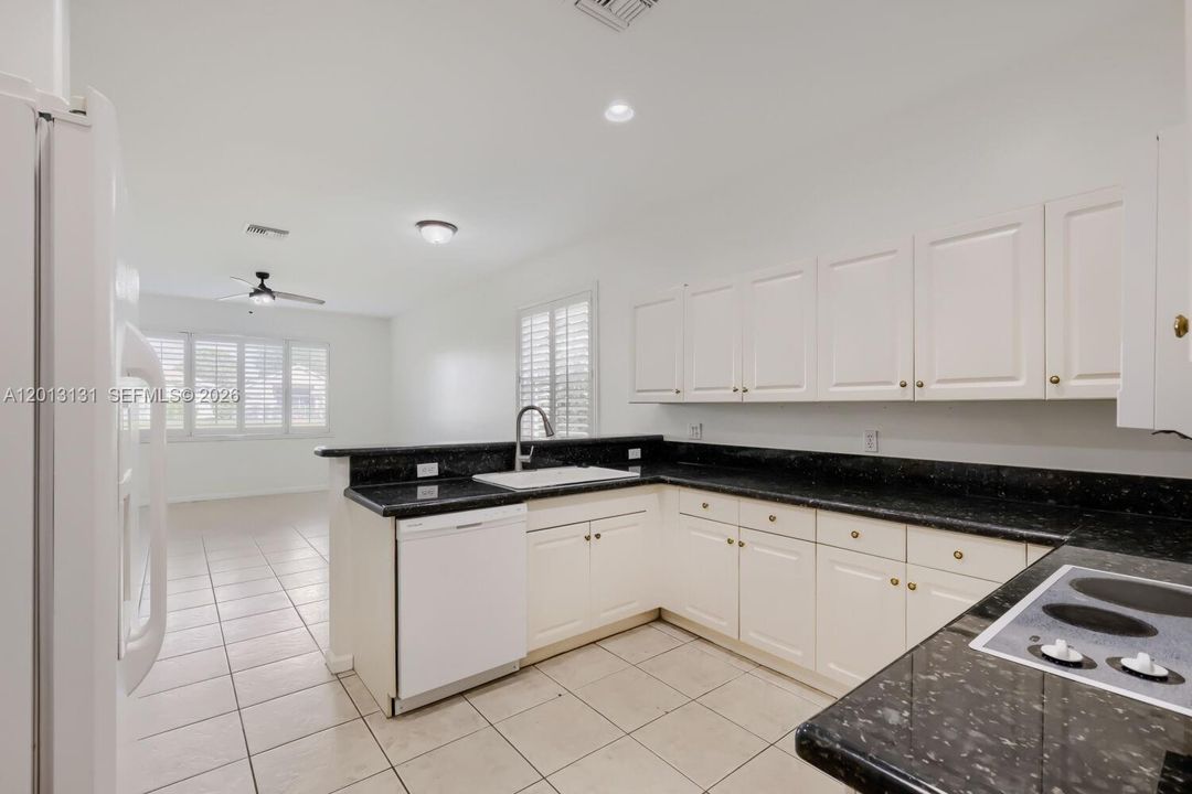 En Venta: $709,900 (4 camas, 3 baños, 2817 Pies cuadrados)