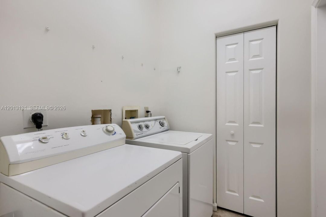 En Venta: $709,900 (4 camas, 3 baños, 2817 Pies cuadrados)