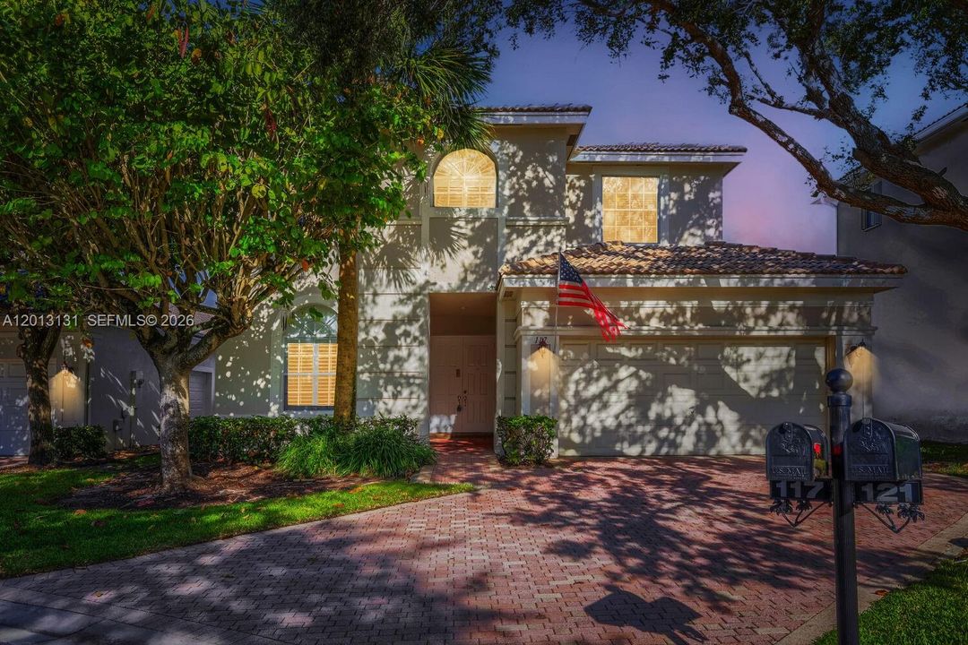 En Venta: $709,900 (4 camas, 3 baños, 2817 Pies cuadrados)