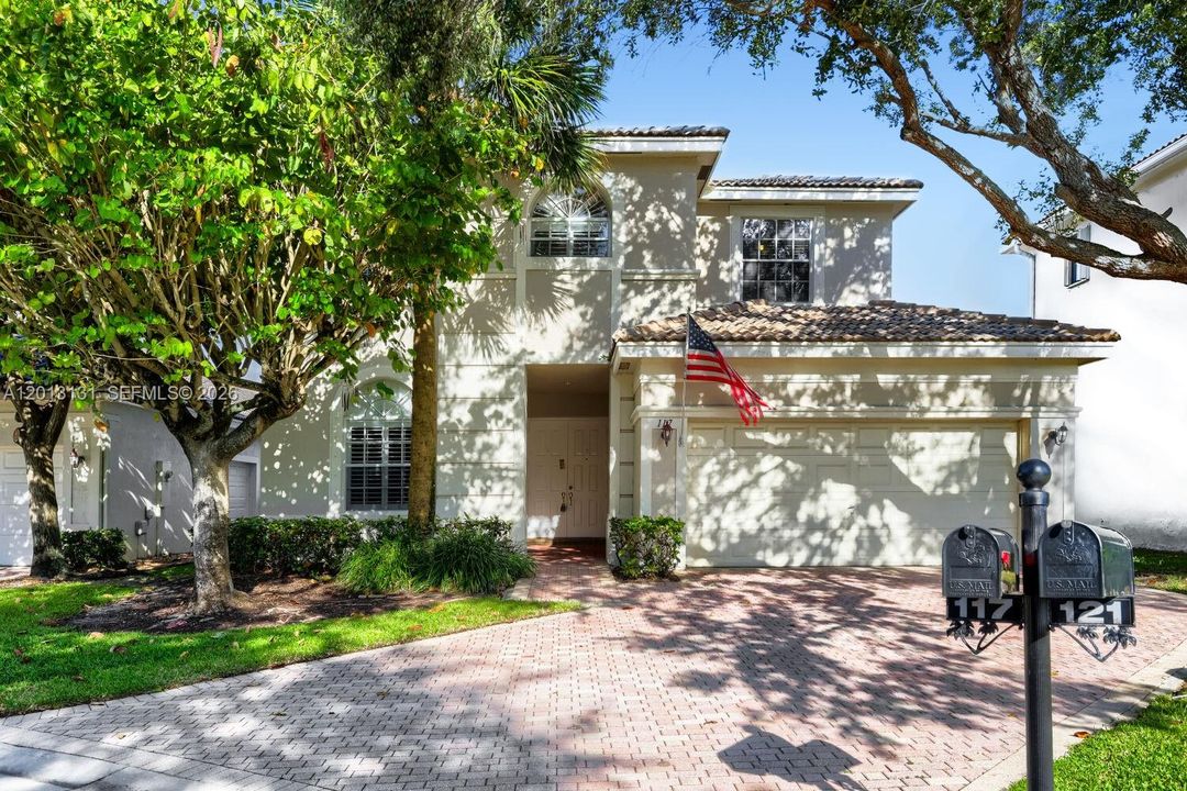 En Venta: $709,900 (4 camas, 3 baños, 2817 Pies cuadrados)
