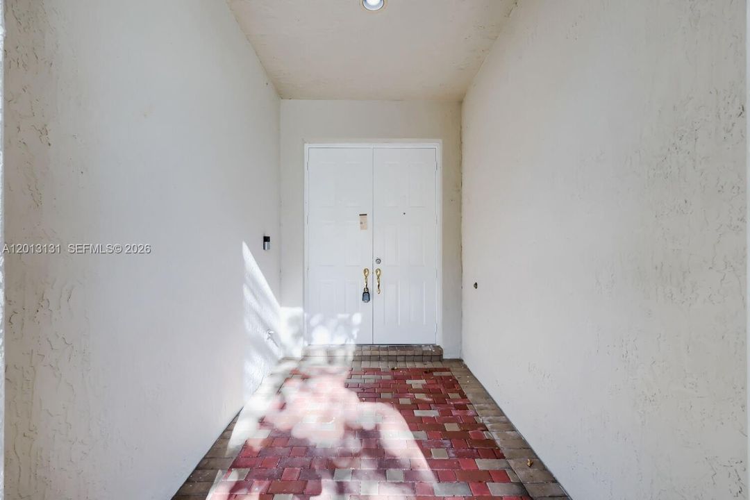 En Venta: $709,900 (4 camas, 3 baños, 2817 Pies cuadrados)