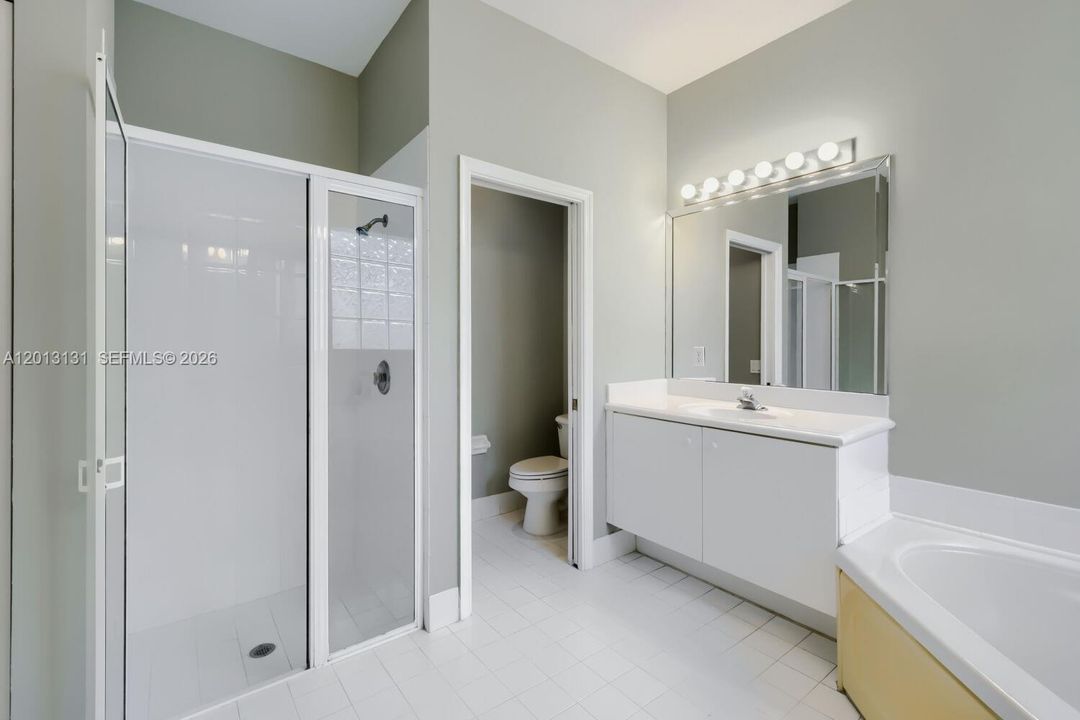 En Venta: $709,900 (4 camas, 3 baños, 2817 Pies cuadrados)