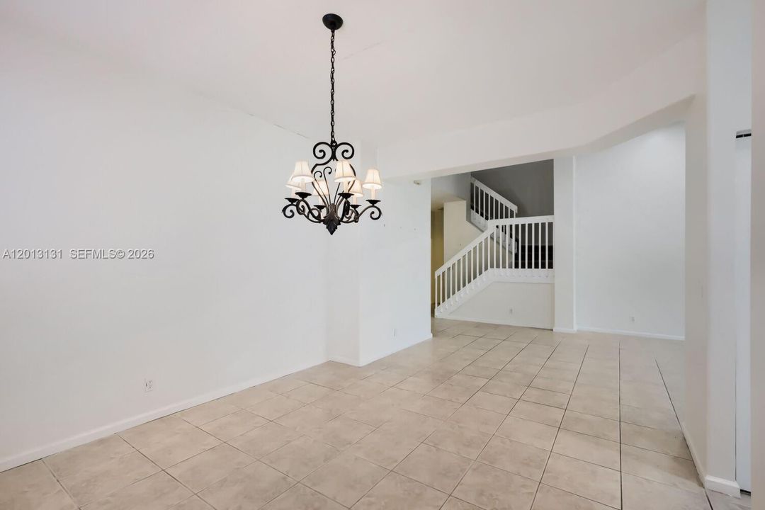 En Venta: $709,900 (4 camas, 3 baños, 2817 Pies cuadrados)