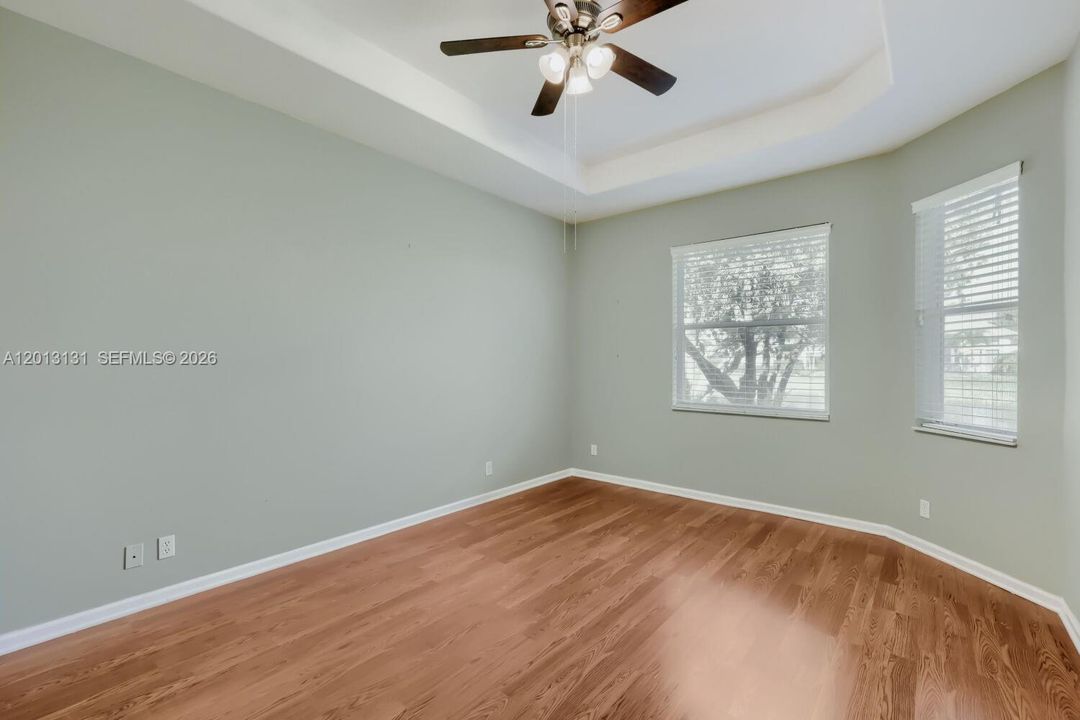 En Venta: $709,900 (4 camas, 3 baños, 2817 Pies cuadrados)