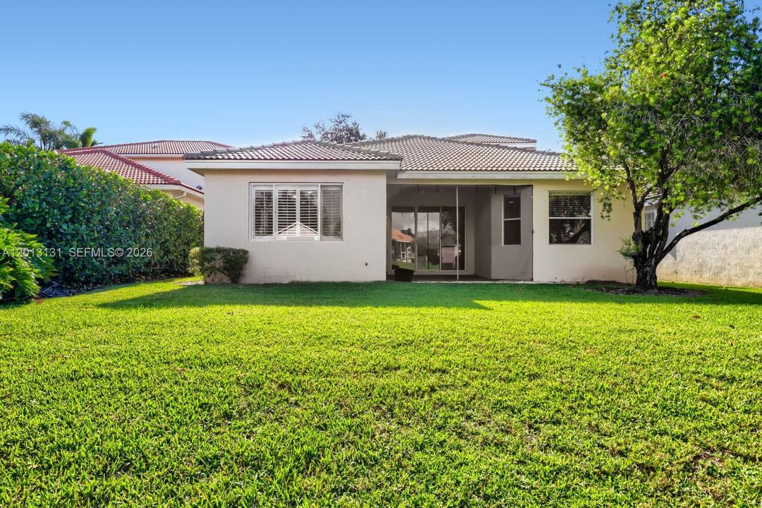 En Venta: $709,900 (4 camas, 3 baños, 2817 Pies cuadrados)